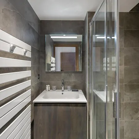 דירה Avec Balcon, Sauna Et Hammam - Fr-1-569-55 *